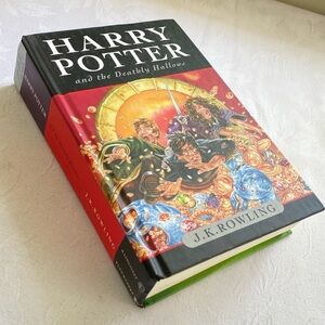 Harry Potter & the Deathly Hallows 1st Canadian Edition Hardcover 2007